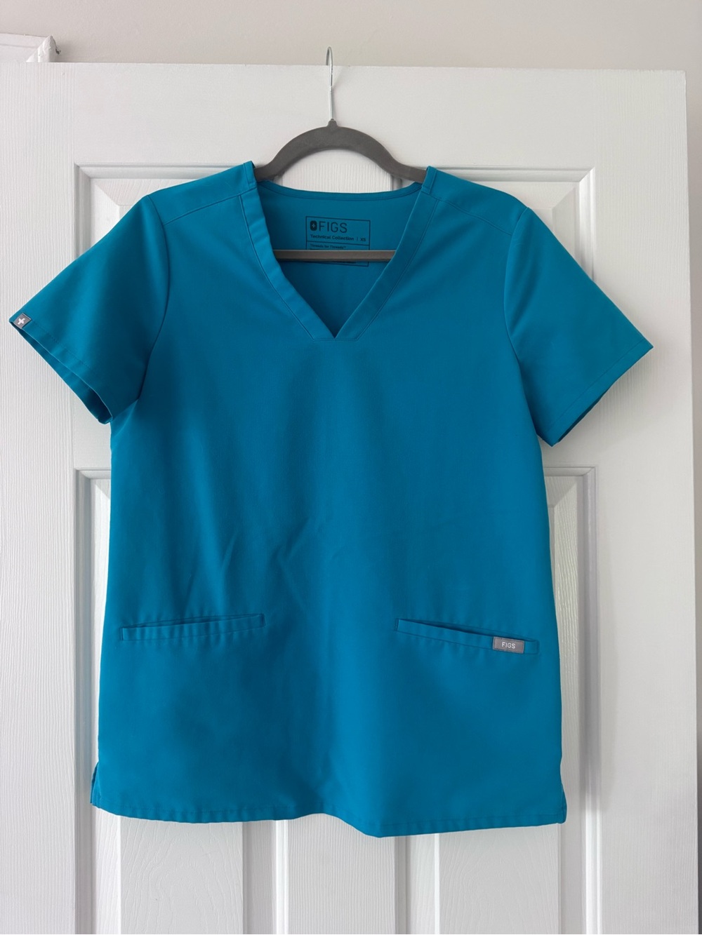 FIGS Women's Casma Scrub Top in Teal